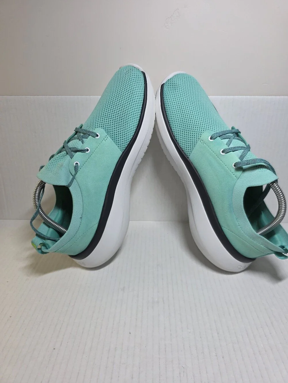 Oofos Women's Size 11 Oomy Stride Seafoam Green White Shoes